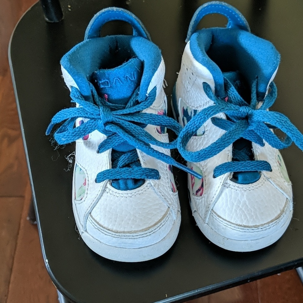 Air Jordan Girls Infant White And Blue Nike Air Jordan Sneakers. Sz5